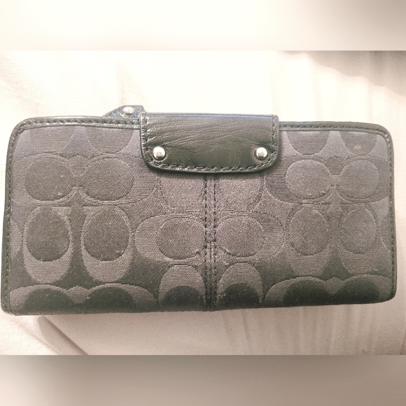 Coach Signature Wallet - Picture 6 of 6